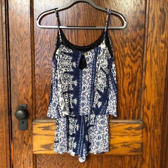 Patterned Romper - Picture 2 of 4